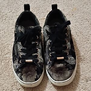 Earth Velvet Floral Black Sneakers 11